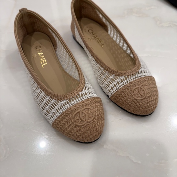 Chanel White and Beige Raffia Flats Size 38 - Picture 7 of 8